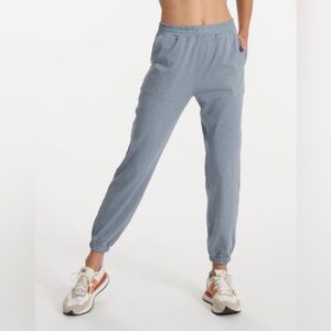 Vuori women’s boyfriend joggers